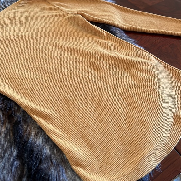 Time And Tru Mustard Yellow V-Neck Thermal with Button Front, Size: S - Picture 6 of 9